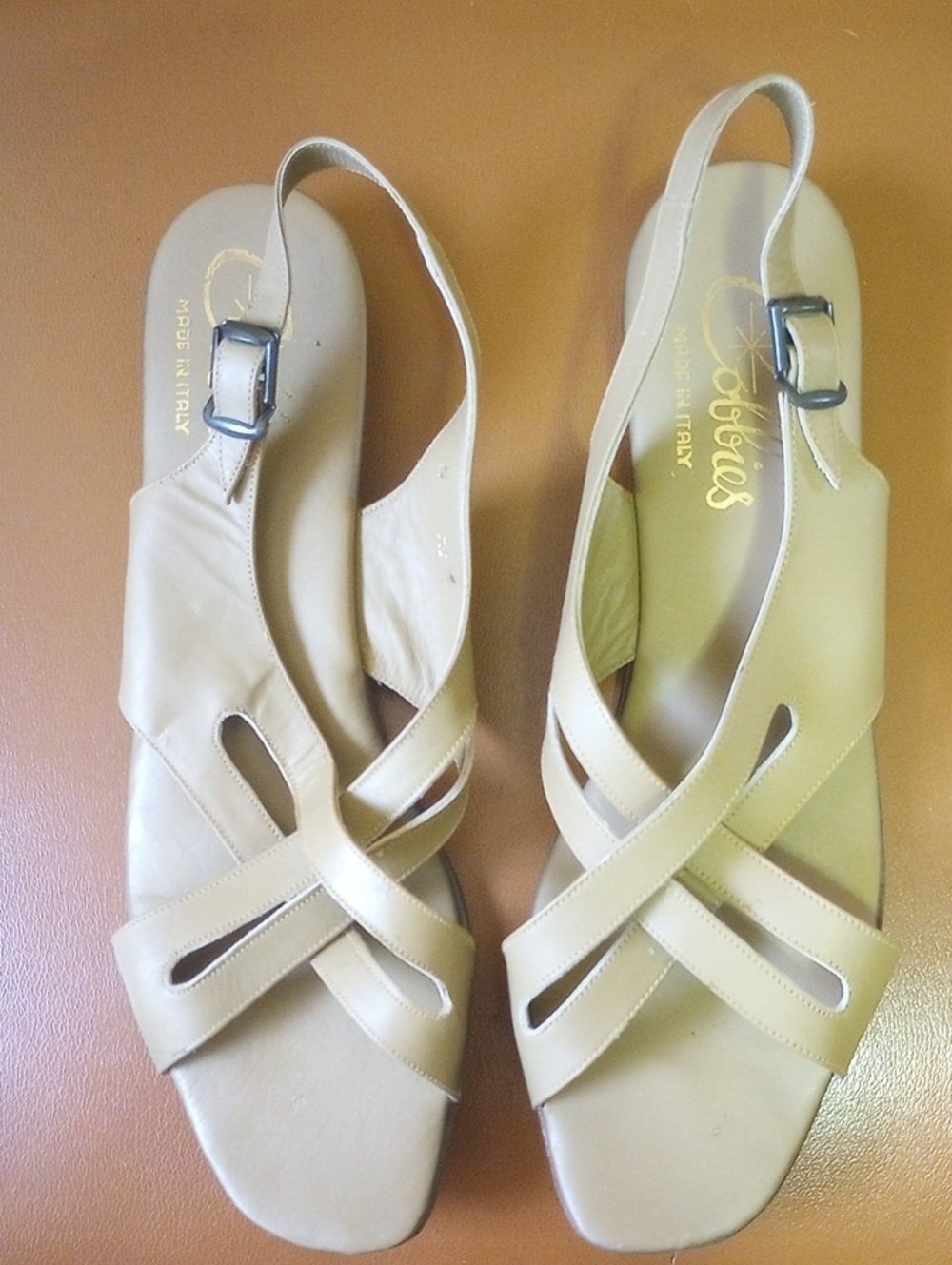 Cobbies Neutral Tan Italian Leather Vintage Sandals w/ Low Heel, Size 7.5 Narrow